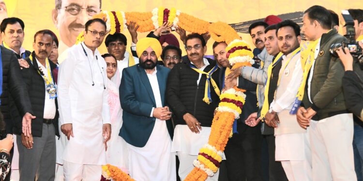 CM Mann in Delhi: Leads High-Energy Roadshow in Kasturba Nagar, Addresses Public Rallies in Mehrauli and Chhatarpur