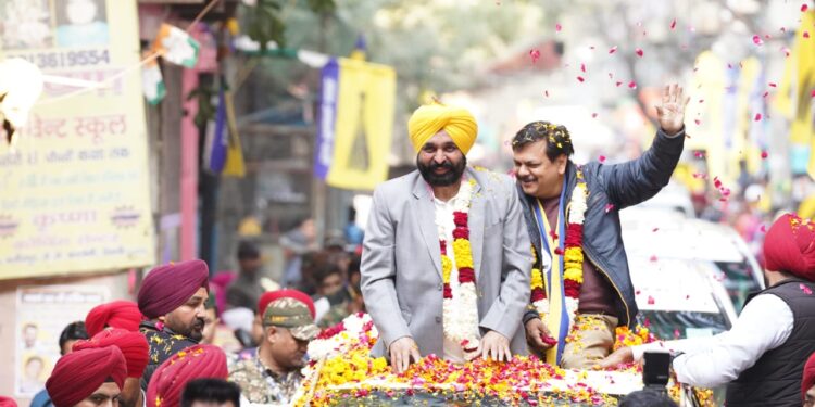 Mann Calls for a Landslide Victory for Kejriwal, Urges Delhiites to Choose Progress Over Politics