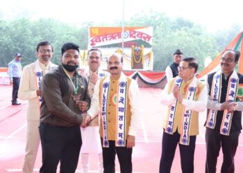 Sudhir Saxena,Kickboxing champion Sudhir Saxena , PNB, Punjab National Bank, kickboxing, Independence Day, Ashok Chandra, sports champion, India sports, felicitation