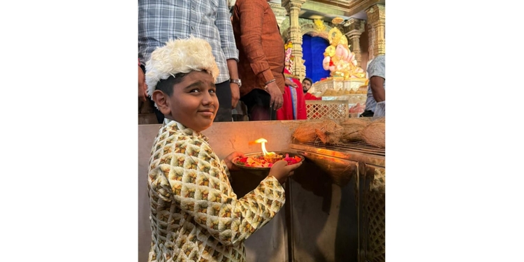 Vihan Harke perform Aarti at  Shrimant Dagdusheth Halwai Ganpati